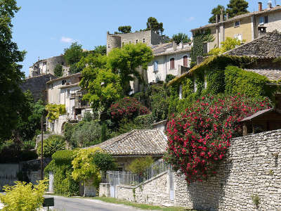 Menerbes plus beau village village perche routes touristiques du vaucluse guide du tourisme de provence alpes cote d azur