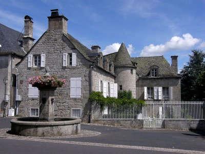 Menet petite cite de caractere routes touristiques du cantal guide touristique de l auvergne