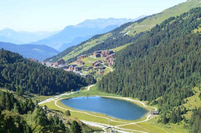 Meribel station village le lac de tueda et meribel mottaret routes touristiques de savoie guide touristique de rhone alpes