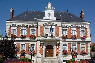 Milly la foret l hotel de ville routes touristiques de essonnes guide touristique de ile de france