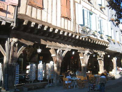 Mirepoix bastide medievale la maison des consuls routes touristiques de ariege guide du tourisme midi pyrenees