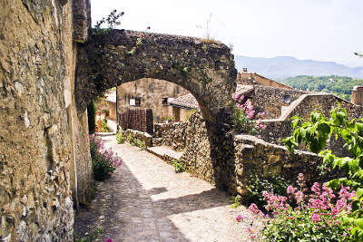 Mirmande plus beau village village perche calade en haut du village routes touristiques de la drome guide touristique rhone alpes