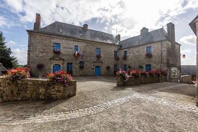 Moncontour cite de caractere et plus beaux village de france routes touristiques dans les cotes d armor guide du tourisme en bretagne