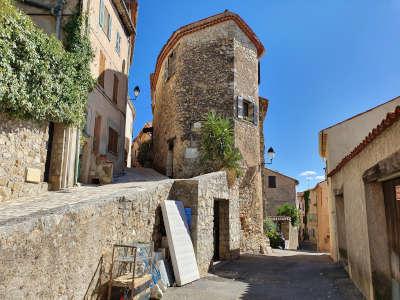 Mons cite de caractere calade routes touristiques du var guide touristique de la provence alpes cote d azur