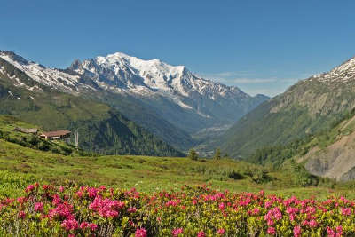 Mont blanc avec les aiguilles de chamonix et la mer de glace routes touristiques de haute savoie guide du tourisme de rhone alpes