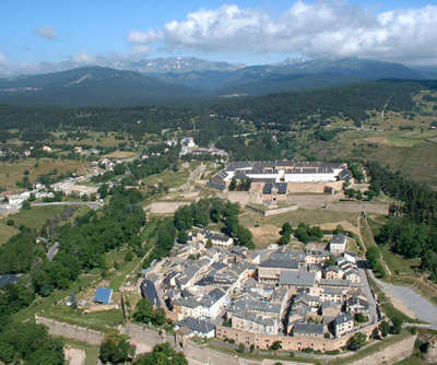 Mont louis route en terre catalane guide du tourisme des pyrenees orientales