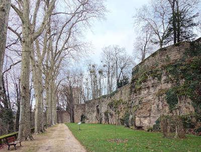 Montbard promenade au pied de la premiere enceinte routes touristiques de la cote d or guide touristique de bourgogne