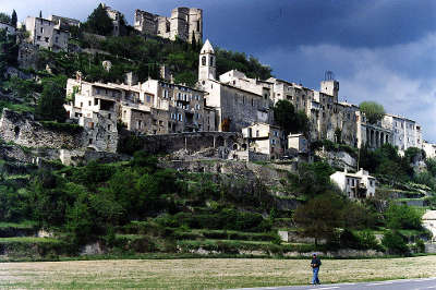 Montbrun les bains plus beau village village perche routes touristiques de la drome guide touristique rhone alpes