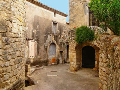 Montclus ruelle plus beaux villages routes touristiques du gard guide touristique du languedoc roussillon