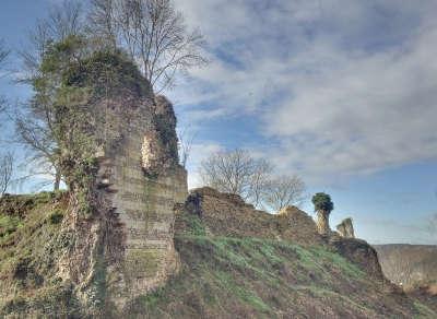 Montfort sur risle la tour saint nicolas du chateau medieval routes touristiques d e l eure guide touristique de la haute normandie