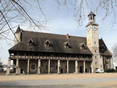 Montlucon ville d art et d histoire le chateau des ducs de bourbon routes touristiques de l allier guide touristique de l auvergne