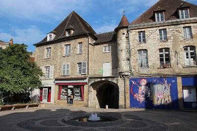 Montlucon ville d art et d histoire passage du doyenne routes touristiques de l allier guide touristique de l auvergne