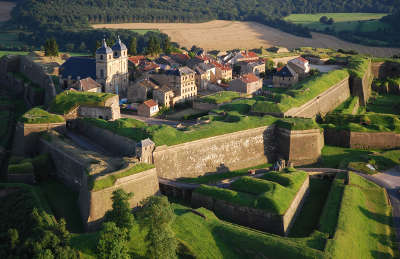 Montmedy les remparts de la citadelle routes touristiques de la meuse guide du tourisme de la lorraine