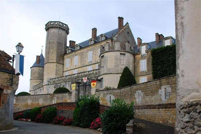 Montmirail petite cite de caractere le chateau les routes touristiques de la sarthe guide du tourisme pays de la loire