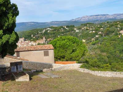 Montouroux village perche de fayence vue sur callian route touristique du var guide touristique de la provence alpes cote d azur