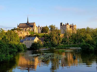 Montreuil bellay petite cite de caractere vue sur le village les routes touristiques de maine et loire guide du tourisme du pays de la loire