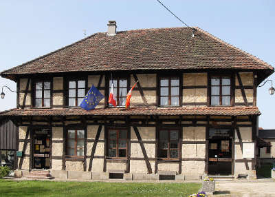 Montreux la maison peronne la mairie et maison commune guide des carpes frites guide du tourisme du haut rhin alsace