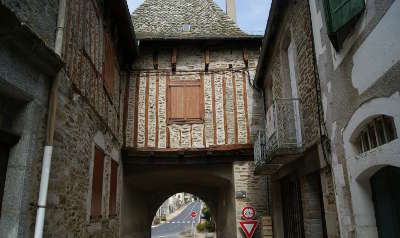 Montsalvy route des plus beaux villages cantaliens routes touristiques du cantal guide du tourisma auvergne