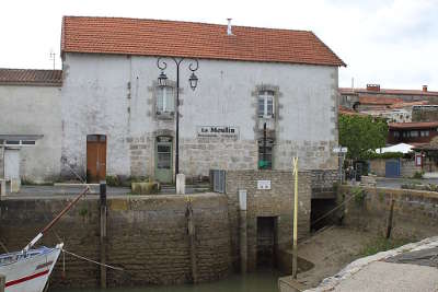 Mornac sur seudre plus beau village ancien moulin a eau sur le port routes touristique de charente maritime guide du tourisme poitou charente