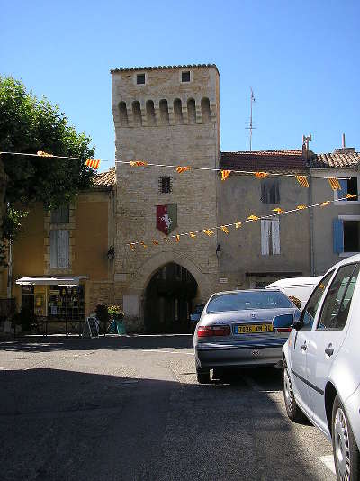 Mornas porte saint nicolas route des vins d orange a vaison la romaine