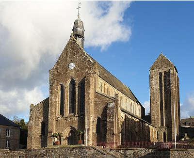 Mortain collegiale saint evroult routes touristiques de la manche guide touristique de normandie