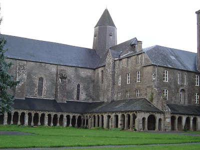 Mortain l abbaye blanche routes touristiques de la manche guide touristique de normandie