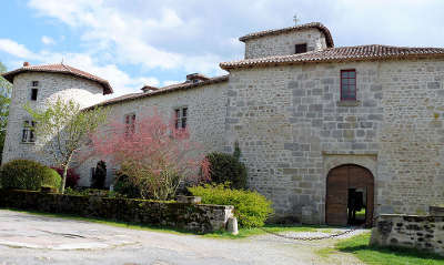 Mortemart le chateau plus beaux villages routes touristique de la haute vienne guide touristique du limousin