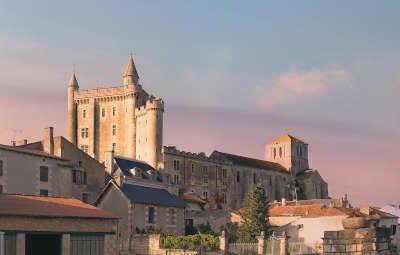 Morthemer chateau et eglise du xiie siecle routes touristique de la vienne guide du tourisme de poitou charentes