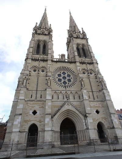 Moulins ville d art et d histoire cathedrale notre dame de l annonciation palais routes touristiques de l allier guide touristique de l auvergne