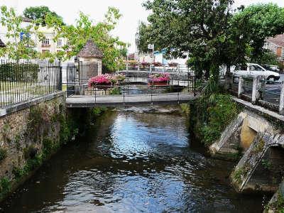 Mussidan la crempse en centre ville routes touristiques de la dordogne guide du tourisme d aquitaine