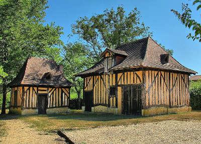 Mussidan maisons doubleaudes dans le parc voulgre routes touristiques de la dordogne guide du tourisme d aquitaine