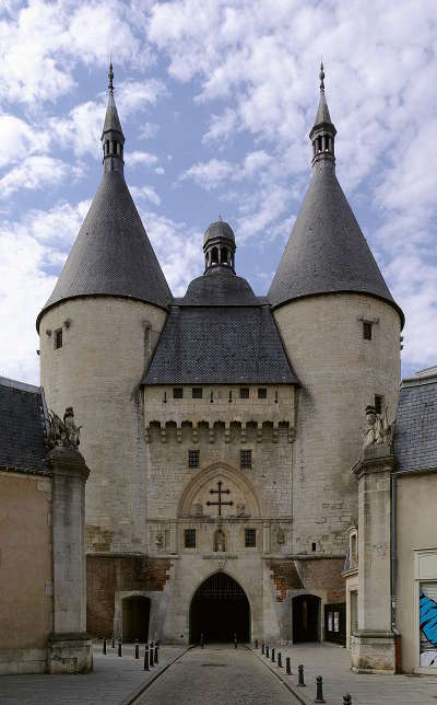 Nancy porte de la craffe routes touristiques de la meurthe et moselle guide du tourisme de lorraine