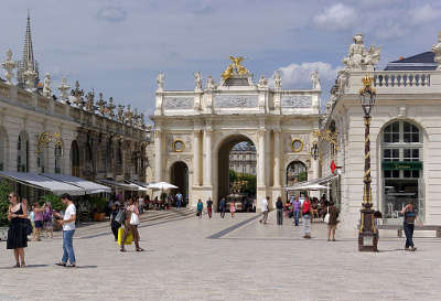 Nancy porte here depuis la place stanislas routes touristiques de la meurthe et moselle guide du tourisme de lorraine