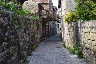 Naves village de caractere calades routes touristiques de l ardeche guide du tourisme rhone alpes