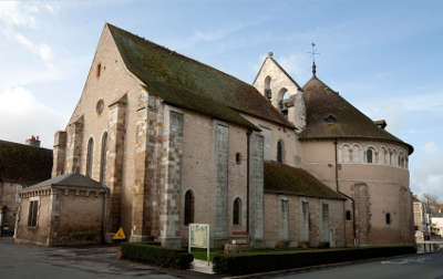 Neuvy saint sepulchre basilique saint jacques le majeur routes touristiques dans l indre guide du tourisme centre val de loire