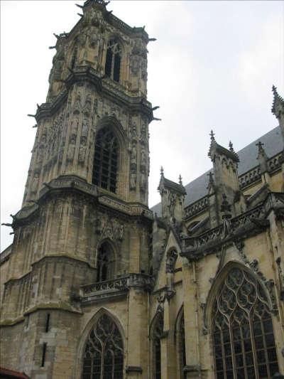 Nevers ville d art et histoire cathedrale saint cyr et sainte julitte la tour bohier routes touristiques de la nievre guide touristique de bourgogne