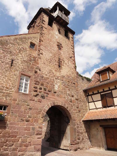 Niedertor ou porte basse a wangen route des chateaux d alsace guide du tourisme bas rhin copie