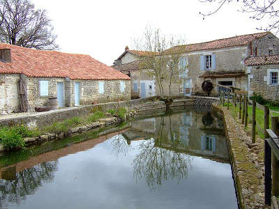 Nieul sur l autise petite cite de caractere le moulin a eau routes touristiques de vendee guide du tourisme du pays de la loire