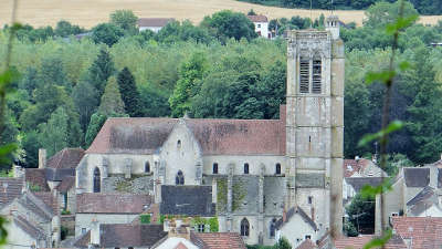 Noyers sur serein l eglise paroissiale notre dame plus beaux villages de france routes touristiques en cote d or guide du tourisme en bourgogne