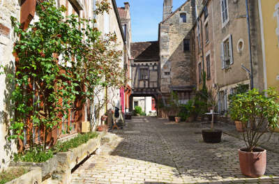 Noyers sur serein maison medievale plus beaux villages de france routes touristiques en cote d or guide du tourisme en bourgogne