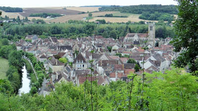 Noyers sur serein vue sur le village plus beaux villages de france routes touristiques en cote d or guide du tourisme en bourgogne