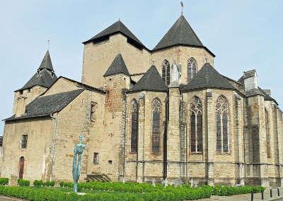 Oloron sainte marie cathedrale sainte marie d oloron route touristique des pyrenees atlantiques guide touristique de l aquitaine