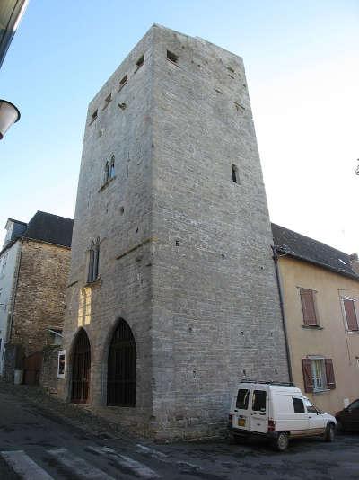 Oloron sainte marie tour de grede au quartier sainte croix route touristique des pyrenees atlantiques guide touristique de l aquitaine