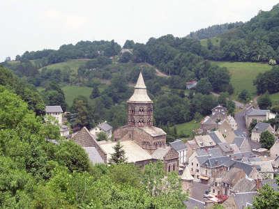 Orcival routes touristiques du puy de dome guide touristique de l auvergne