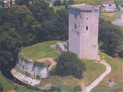 Orthez chateau de moncade route touristique des pyrenees atlantiques guide touristique de l aquitaine