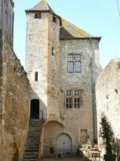 Orthez l hotel de la lune etape jacquaire route touristique des pyrenees atlantiques guide touristique de l aquitaine