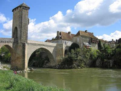 Orthez le pont fortifie d orthez route touristique des pyrenees atlantiques guide touristique de l aquitaine