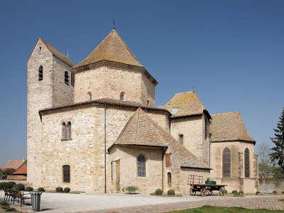 Ottmarsheim eglise saint pierre et saint paul ancienne abbatiale romane route touristique du haut rhin guide du tourisme d alsace