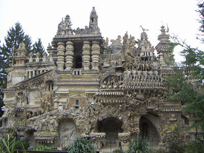 Palais ideal du facteur cheval hauterive facade nord routes touristiques de la drome guide touristique rhone alpes