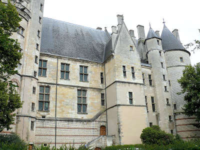 Palais jacques coeur facade du palais routes touristiques dans le cher guide du tourisme centre val de loire